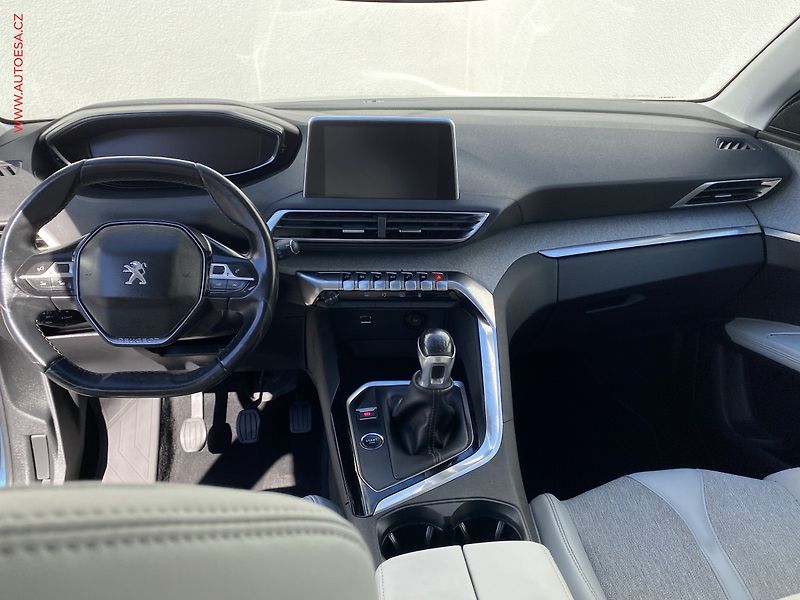 Peugeot 5008 (2018) 1.5 HDi 7míst, Allure, navi - fotka 8 z 19