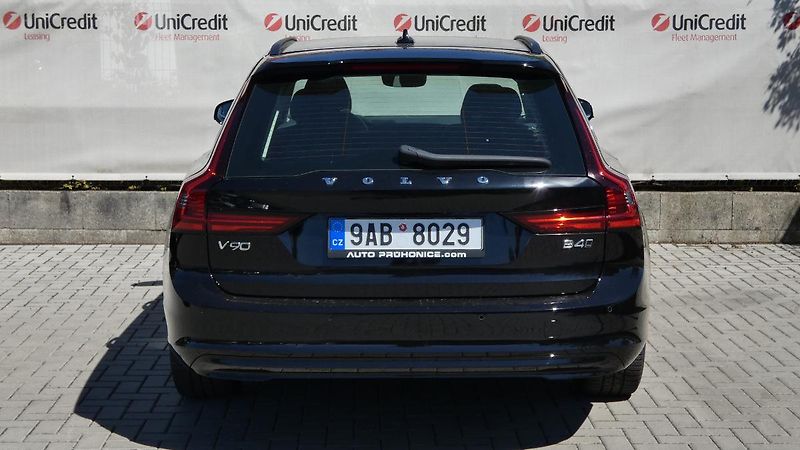 Volvo V90 B4 mHEV AWD aut. Momentum Pro - fotka 4 z 22