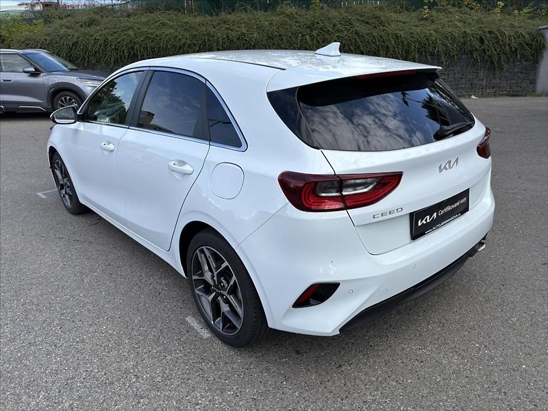 Kia Ceed 1,5 TGDi AT TOP ZÁRUKA CARPLAY - fotka 3 z 42
