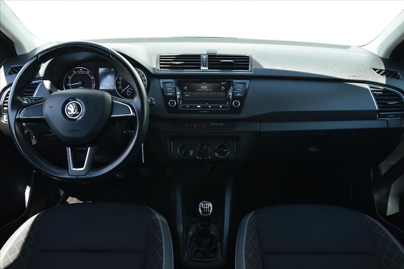 Škoda Fabia 1.0 TSI 81kW TAŽNÉ ČR - fotka 13 z 22