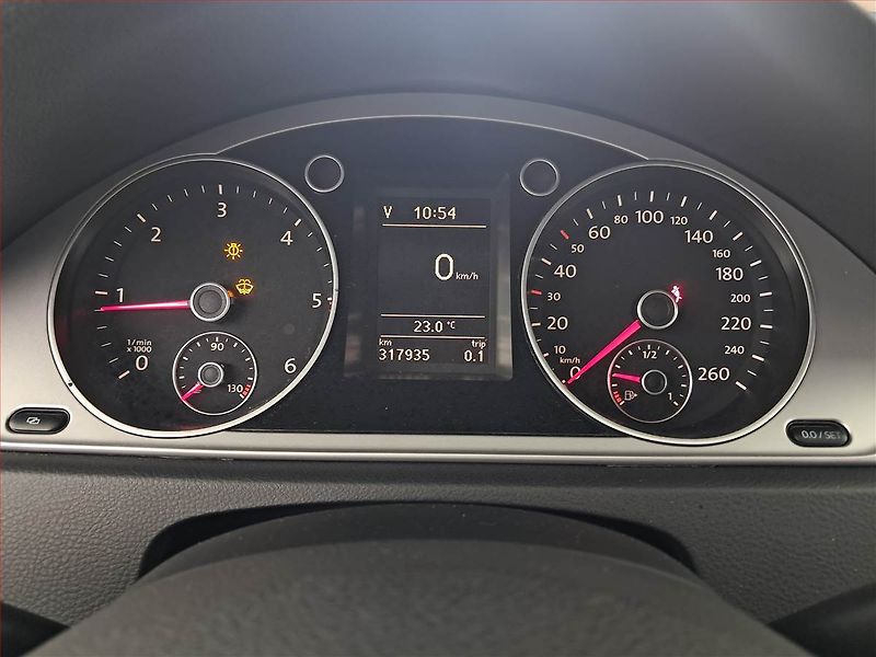 Volkswagen Passat (2011) 2.0 TDI, Navi, Vyhř. sedaček - fotka 11 z 15