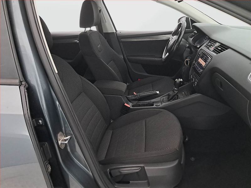 Škoda Octavia (2014) Scout 2.0 TDI, 4X4, Automat - fotka 9 z 19
