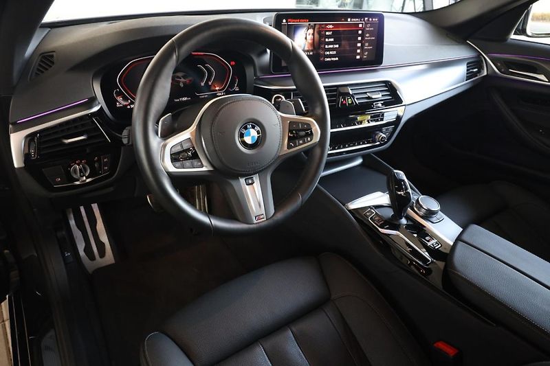BMW Řada 5 530d xDrive Sedan - fotka 2 z 22