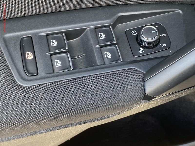 Volkswagen Tiguan (2018) 2.0 TDi 4x4, ČR, R-Line, LED - fotka 11 z 20