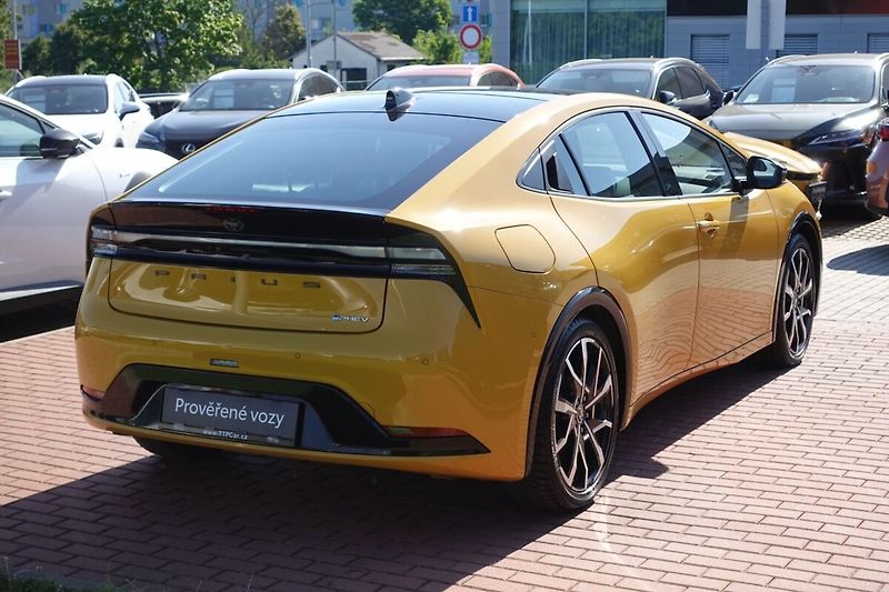 Toyota Prius 2.0 PHEV Executive sada komple - fotka 4 z 35