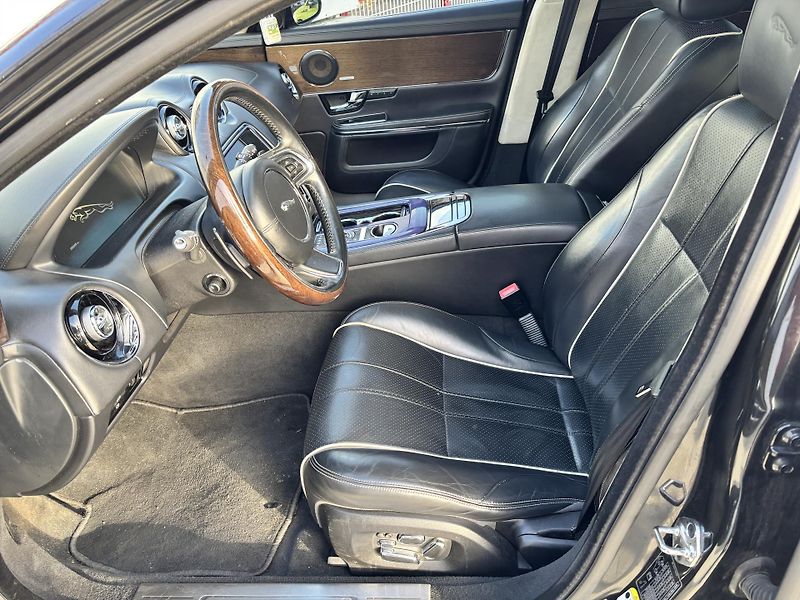 Jaguar XJ (2010) 3.0V6D Alu kola, rezervace - fotka 21 z 35