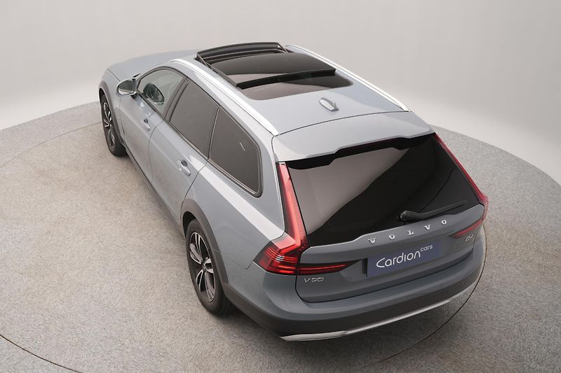 Volvo V90 CC D4 AWD PRO AUT - fotka 14 z 52