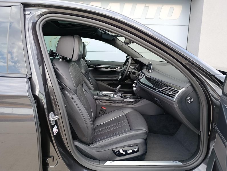 BMW Řada 7 740d xDRIVE DPH - fotka 21 z 42