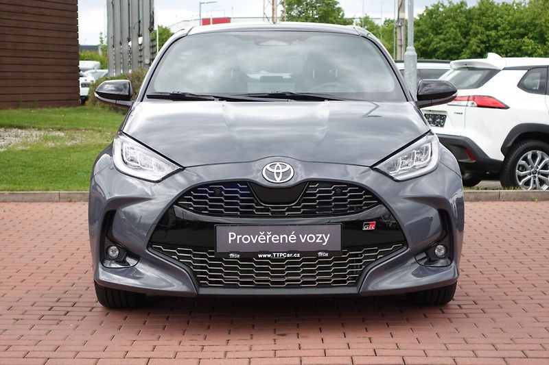 Toyota Yaris 1,5 HEV GR SPORT VIP Skyview - fotka 2 z 35