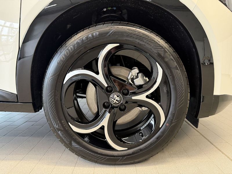 Alfa Romeo Junior (2025) Ibrida Q4 Speciale 1.2 Turbo H - fotka 22 z 22
