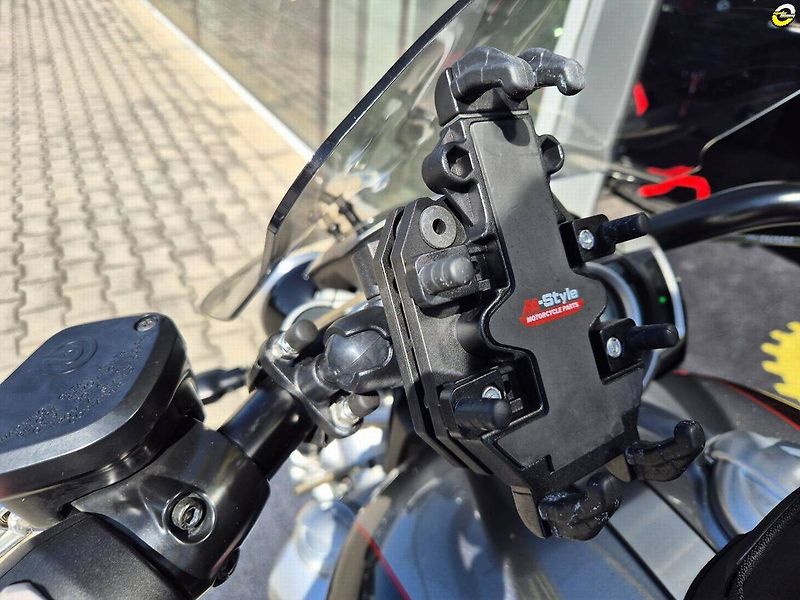 Triumph Rocket 3 (2022) GT (2022) – 1. majitel, Odpoče - fotka 15 z 26