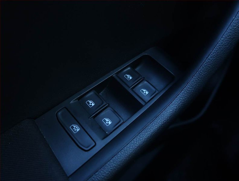 Škoda Fabia (2019) Style Plus 1.0 TSI, ČR,1.maj - fotka 17 z 20