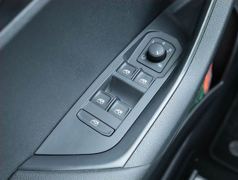 Škoda Karoq (2023) Sportline 1.5 TSI - fotka 20 z 24