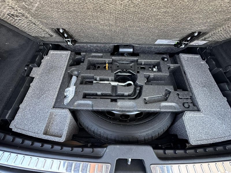 Volvo XC90 B5 (nafta) AWD PLUS DARK - fotka 31 z 51