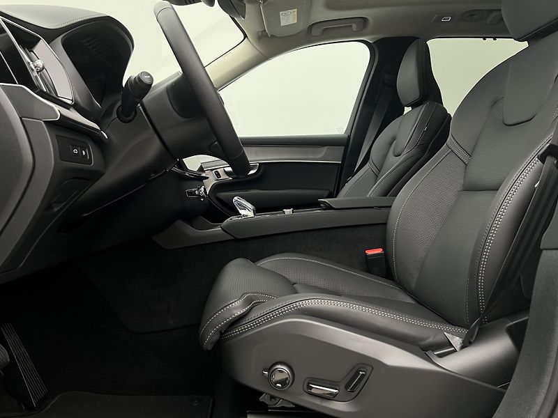 Volvo XC90 (2026) T8 AWD RECHARGE ULTRA DARK - fotka 3 z 46