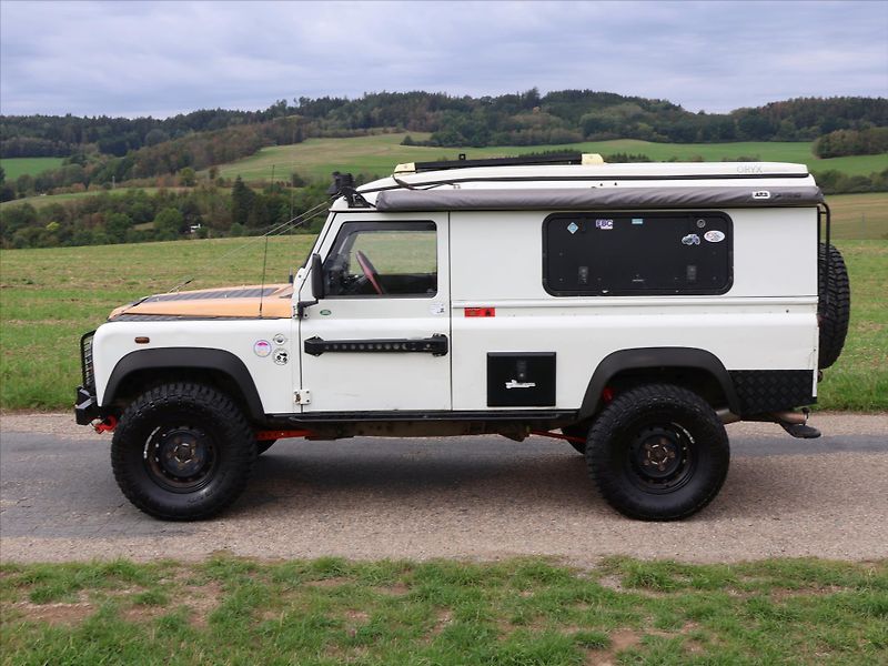 Land Rover Defender 2,5 110 Hard Top - fotka 4 z 40