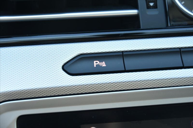Volkswagen Passat 1.6 TDI LED NAVIGACE TAŽNÉ - fotka 20 z 28