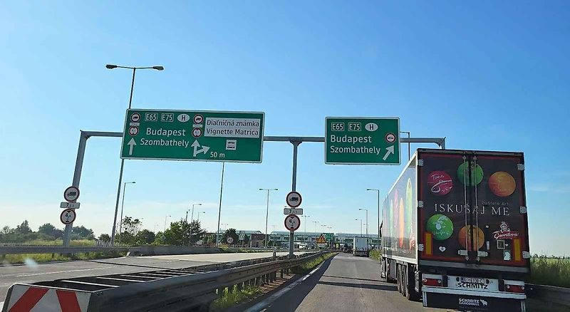 Cesta do Chorvatska autem poprvé bez hranic. Reportéři Deníku vyzkoušeli delší trasu přes Bratislavu, Maďarsko, Záhřeb až do Zadaru a Šibeniku. Zhruba tisíc kilometrů. Z Jadranu se pak vraceli přes Slovinsko a Rakousko.