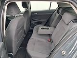 Volkswagen Golf (2023) LIFE 1.0 e-TSI / 81 kW DSG7 - náhled 20