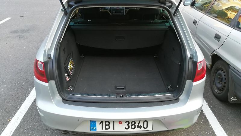 Seat Exeo 3R predni maska