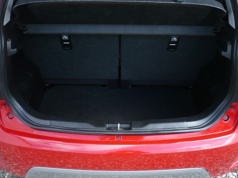 Suzuki Ignis 1.2i 61Kw Automat REZERVACE - fotka 27 z 29