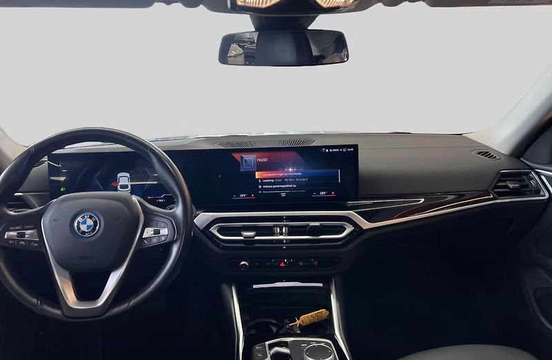 BMW i4 eDrive40 GC Kamera Auto. Park. - fotka 7 z 16