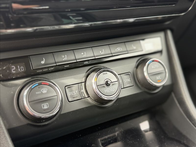 Škoda Superb 2,0 140kW DSG NAVI EL.KUFR - fotka 19 z 34