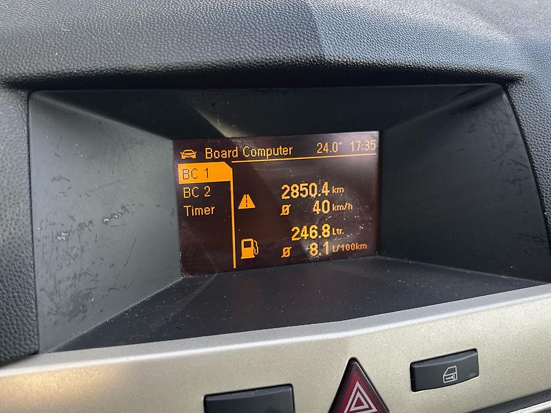 Opel Astra Kombi - fotka 24 z 26