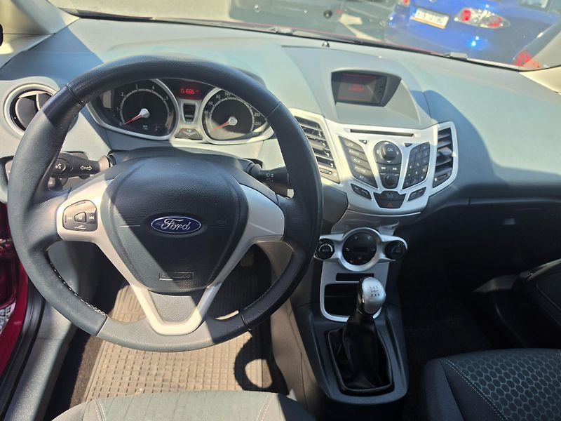 Ford Fiesta 1.4 i  - fotka 10 z 18