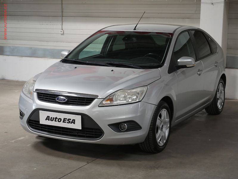 Ford Focus (2009) 1.6i, AC, park.čidla - fotka 3 z 17