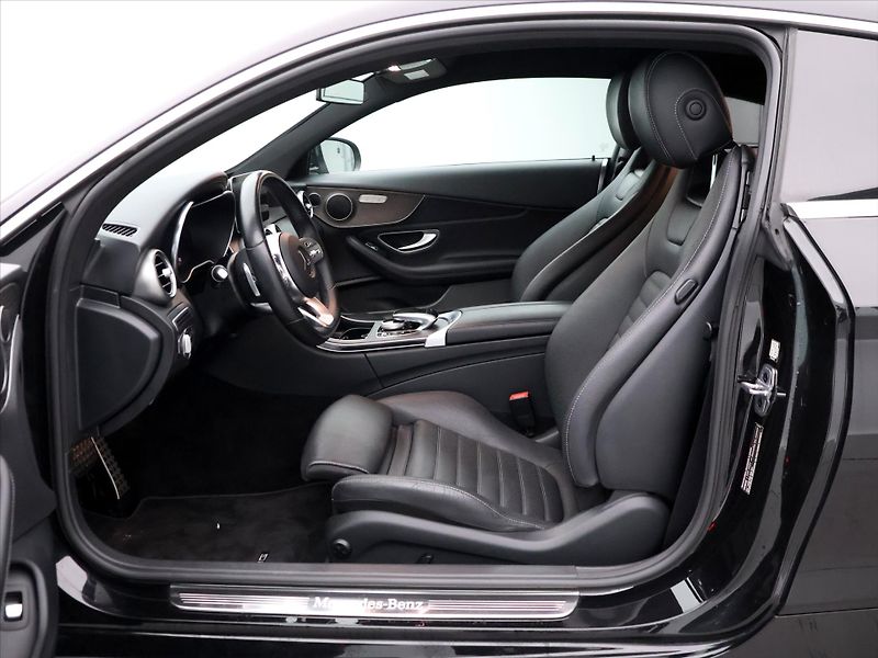 Mercedes-Benz Třídy C 2.0 300d 180kW 4Matic CZ DPH - fotka 10 z 29
