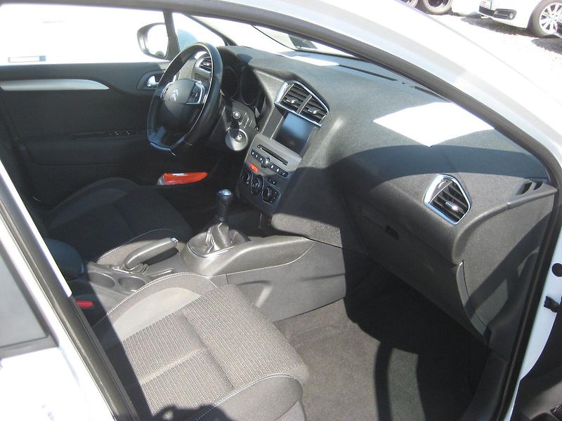 Citroën C4 1.6 HDi NEHAVAROVÁNO-DPH-ČR !! - fotka 20 z 28
