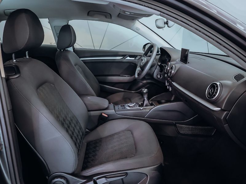 Audi A3 1.6TDI 85kW - fotka 30 z 32