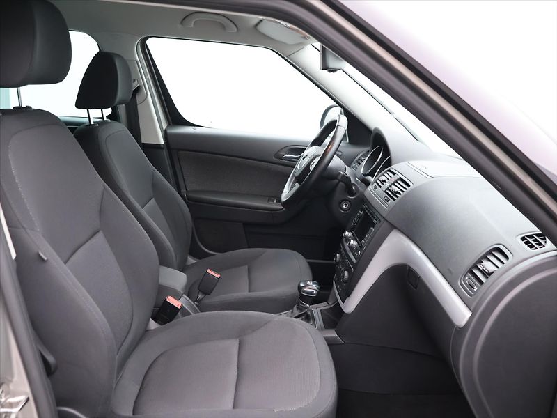 Škoda Yeti 2,0 TDI 103kW DSG 4x4 Xenon - fotka 12 z 31