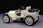 Dvoumístný Mercedes Simplex 40 hp z roku 1903.