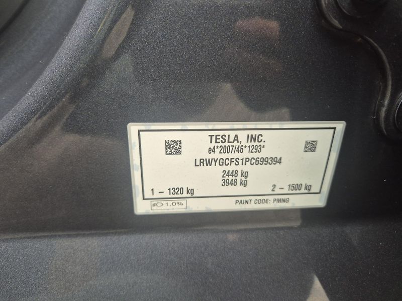 Tesla Model Y RWD 220kw TZ SOH 93,6 % - fotka 48 z 49