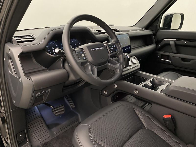 Land Rover Defender 110 D300 X-DYNAMIC SE AWD CZ - fotka 4 z 46