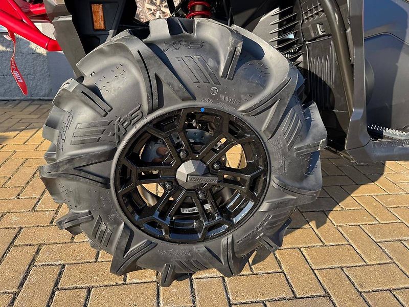 Can-Am Outlander 1000R XMR (2025) INT model 2025 - fotka 8 z 8