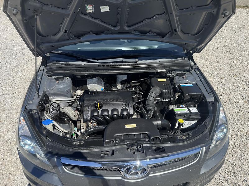 Hyundai i30 (2011) 1.4 CW,2 SADY KOL - fotka 26 z 31