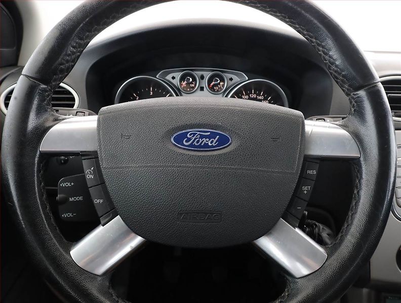 Ford Focus (2008) 1.6 TDCi, nová STK, Tažné - fotka 12 z 15