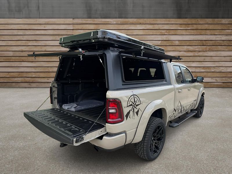 Dodge RAM (2022) +TRAVELLER+LOOK26+HEMI+ - fotka 4 z 24