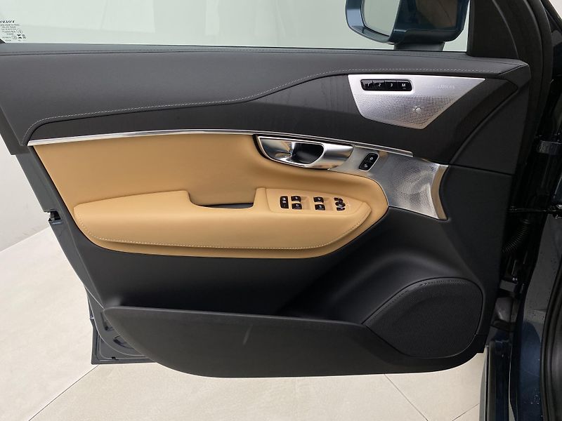 Volvo XC90 B5 AWD BRIGHT ULTRA AUT CZ 7m - fotka 7 z 66