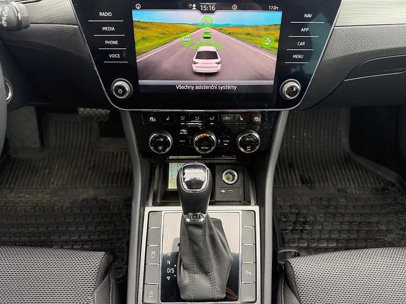 Škoda Superb (2023) STYLE 2.0TSI 140kW DSG CZ DPH - fotka 10 z 11