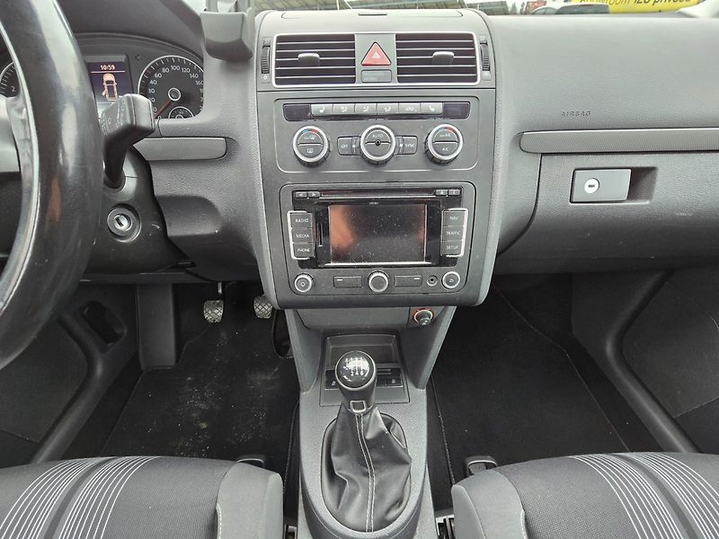 Volkswagen Touran (2013) 1.2 TSI 77KW - fotka 15 z 22