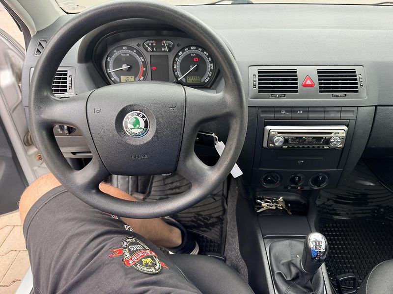 Škoda Fabia 2.0i 85kW ELEGANCE*TEMPOMAT* - fotka 6 z 13