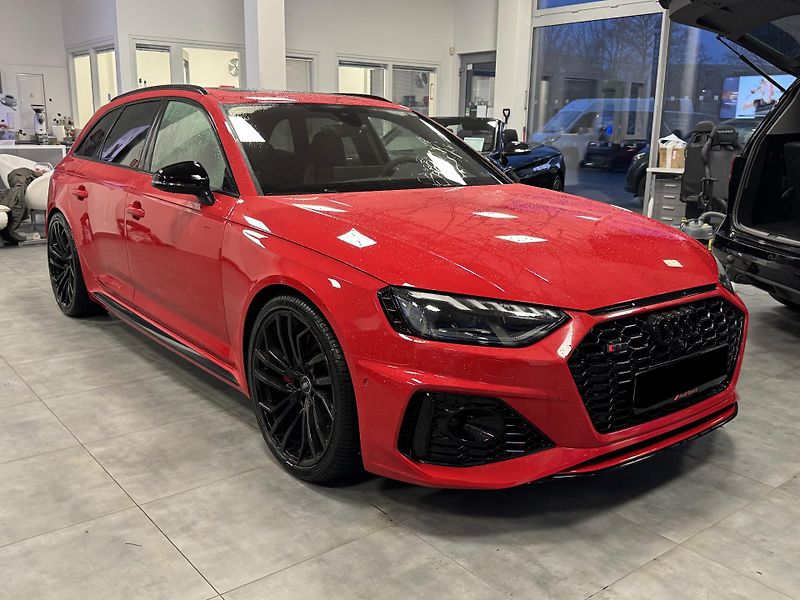 Audi RS 4 (2023) 2,9TFSi Avant quattro MATRIX - fotka 1 z 38