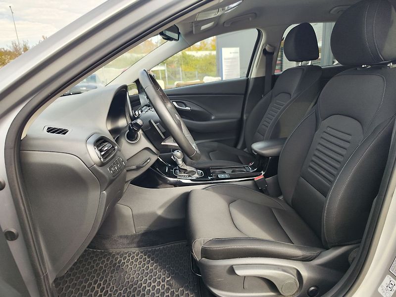 Hyundai i30 1.5 T-GDI/103kW Style DCT - fotka 14 z 34
