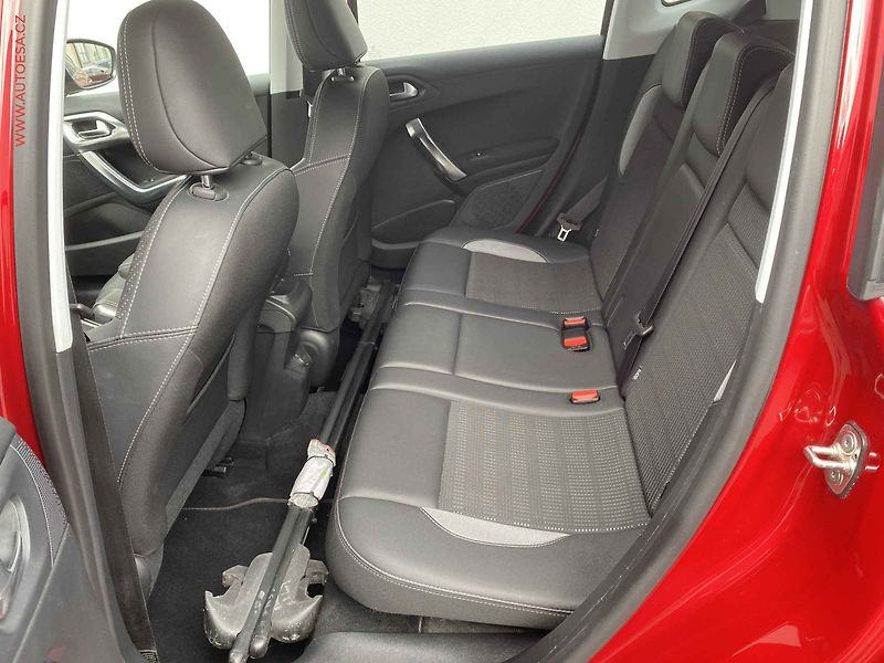Peugeot 2008 (2016) 1.2PT, Allure, AT - fotka 10 z 20