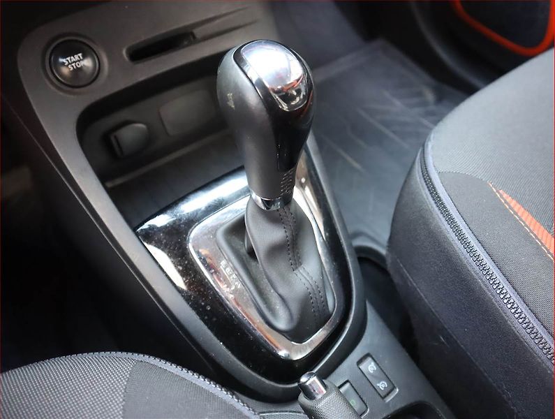 Renault Captur (2015) 1.2 TCe, Automat, Serv.kniha - fotka 13 z 18