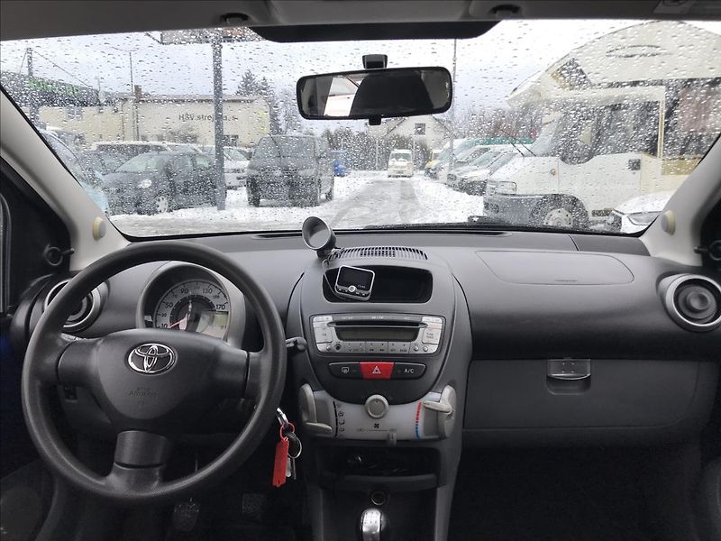 Toyota Aygo 1,0 - fotka 13 z 16